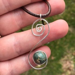Silver swirl necklace